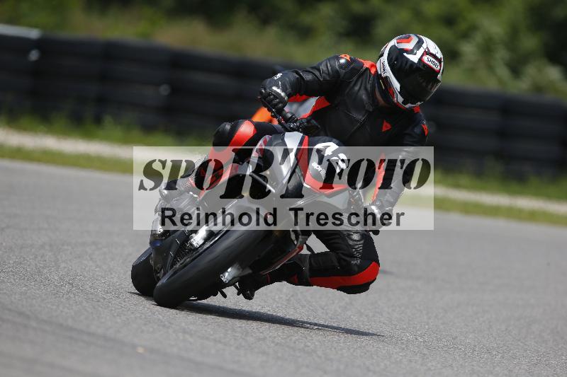 /Archiv-2024/29 12.06.2024 MOTO.CH Track Day ADR/Gruppe blau/42